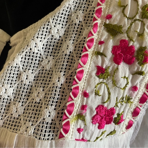 Bohemian shortsleeve white embroidered pheasant pullover festival top size large - Picture 13 of 13